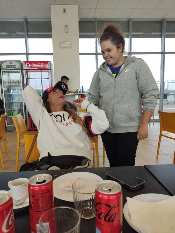 6B3B1295-0B4C-4A84-AA46-F892937C4942