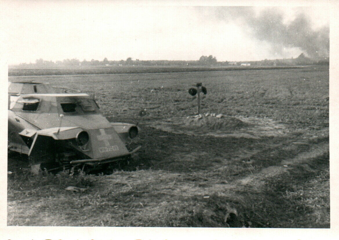 Foto, deutscher Spähpanzer und seine Besatzung ruhen im Frieden