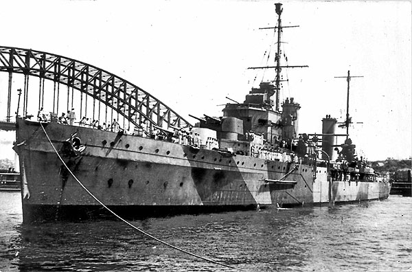 Imagen de archivo del HMAS Sydney en el puerto de la ciudad Imagen de archivo del HMAS Sydney en el puerto de la ciudad
