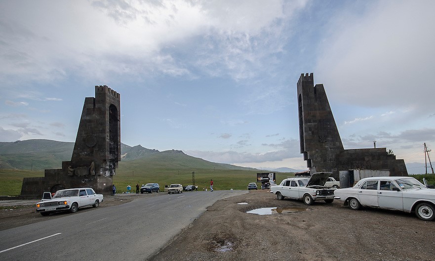 Armenia (2012). Serie de las Provincias de Armenia Regi-n-de-Syunik-Puertas-de-Zangezur-0