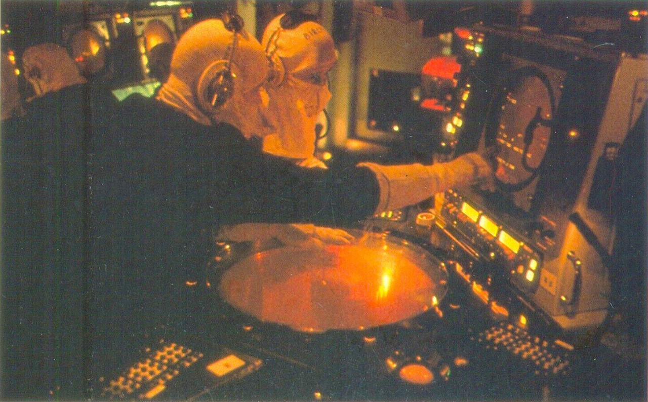 HMS Sheffield (D.80) пост контроля воздушной и надводной обстановки