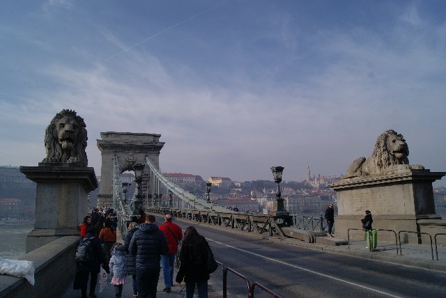 Puente de las Cadenas, Noria, estatuas, Parlamento, Catedral etc - BUDAPEST EN UN FIN DE SEMANA (4)