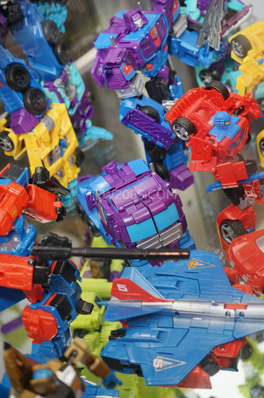 SDCC2015-Hasbro-Case-Transformers-Combiner-Wars-