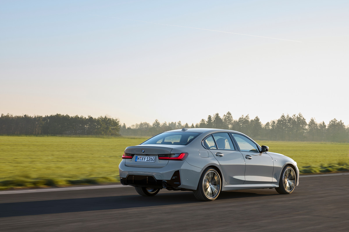 P90462499_highRes_the-new-bmw-3-series