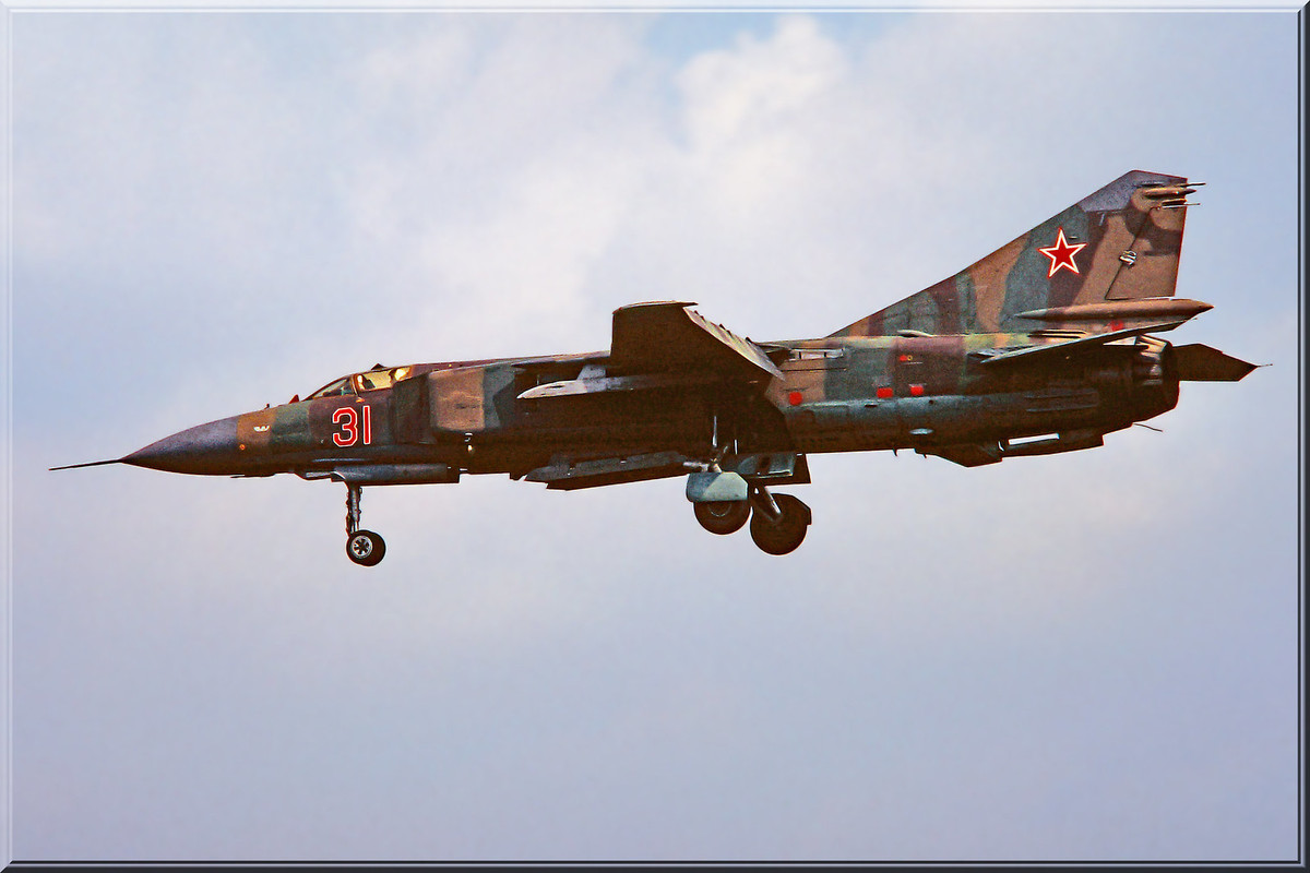 833 IAP Mig-23MLD 31 Red, Summer 1991