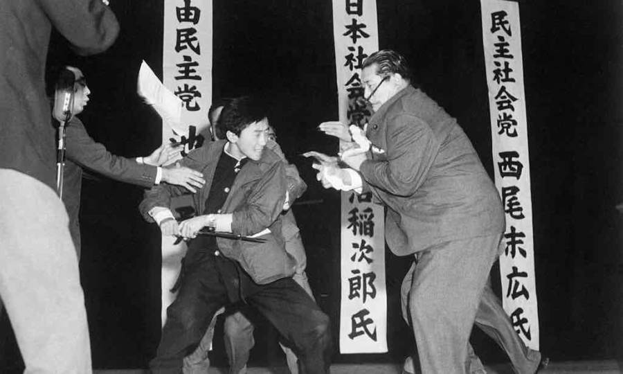 https://i.postimg.cc/0yXk0fYb/inejiro-asanuma-assassination.jpg