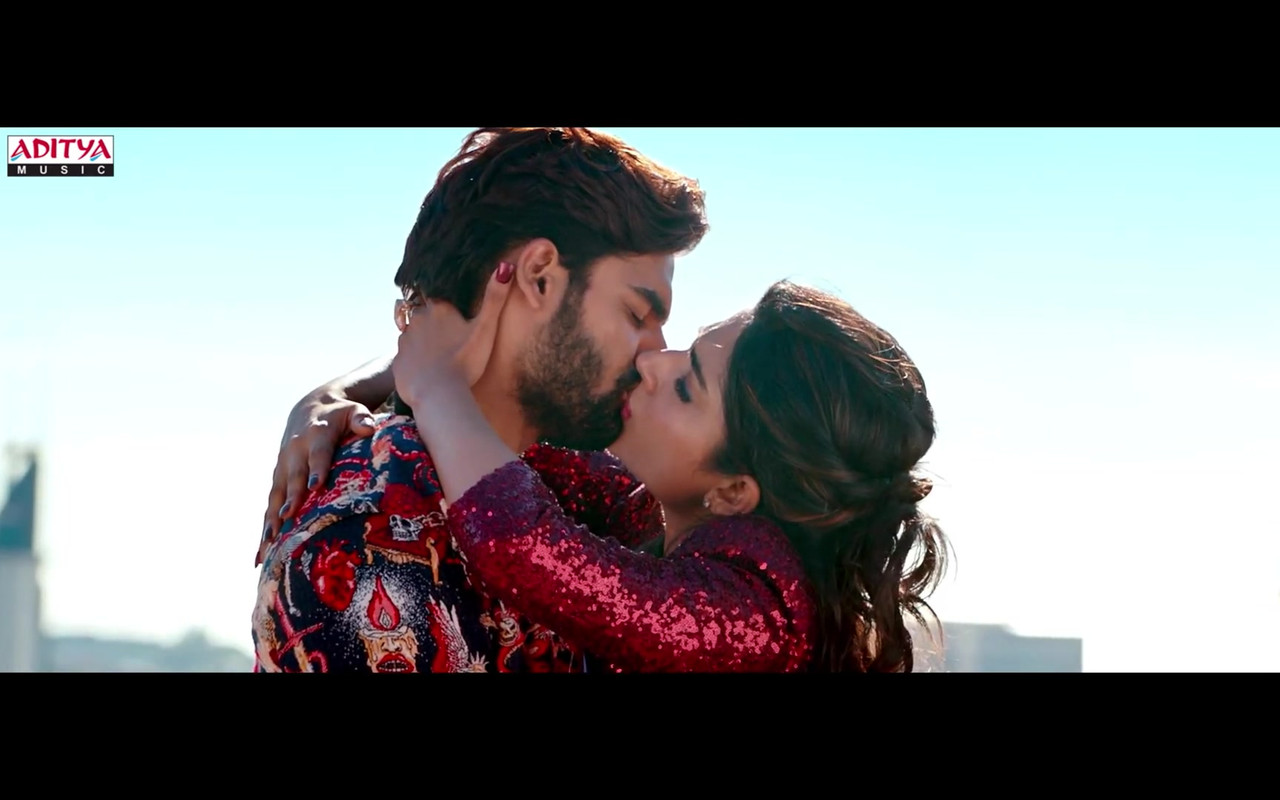 [Image: Anagha-HOT-lip-lock-REFT-22.jpg]