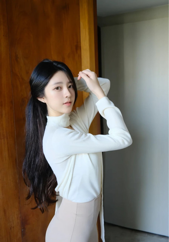 高雄外送茶推薦甜美氣質人物照片