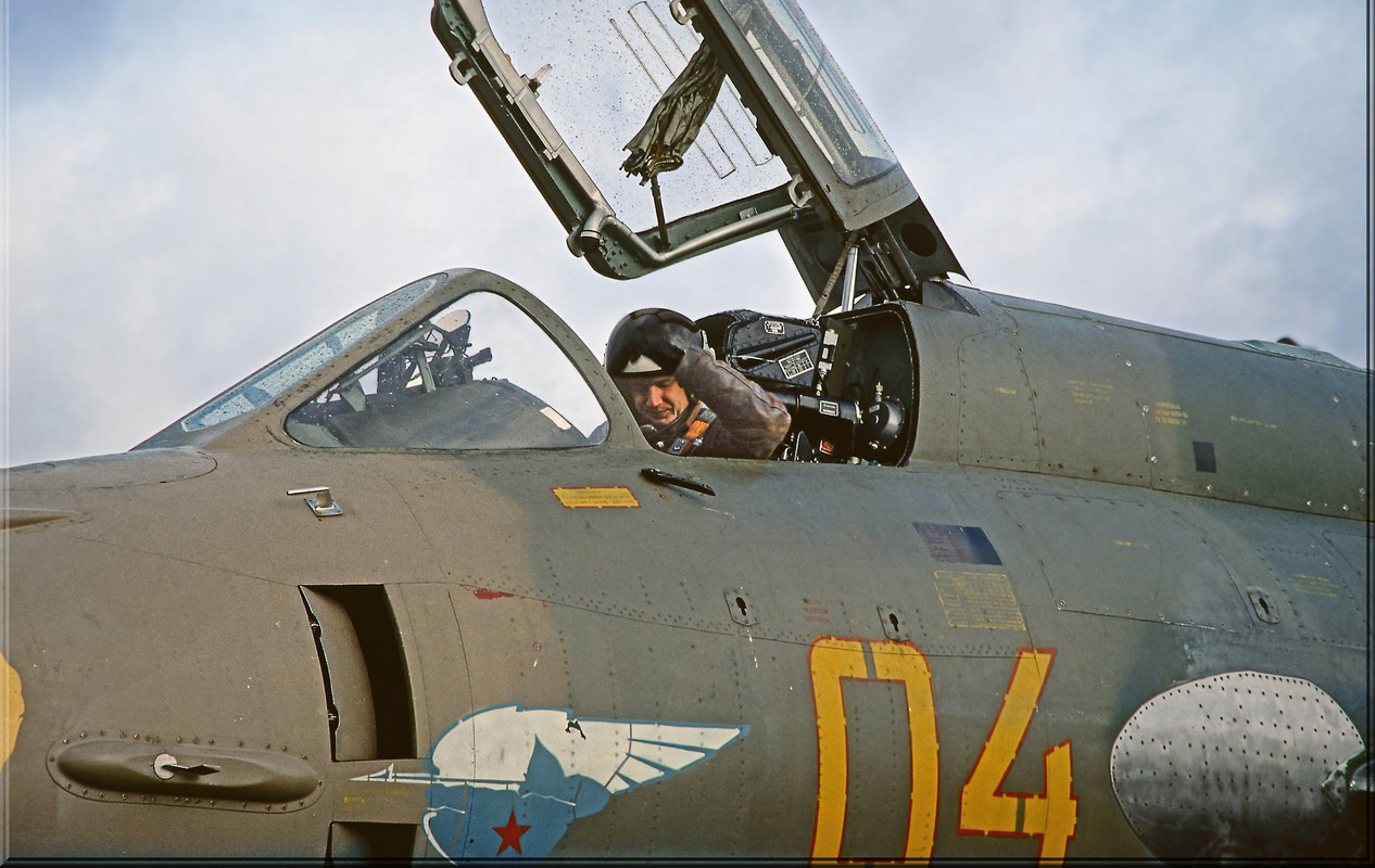 20 GvAPIB Su-17M4 04 yellow_14818 (4)d