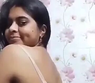 Bengali Girlfriend Surprising Boyfriend Showing Her Huge Melons desi sex video