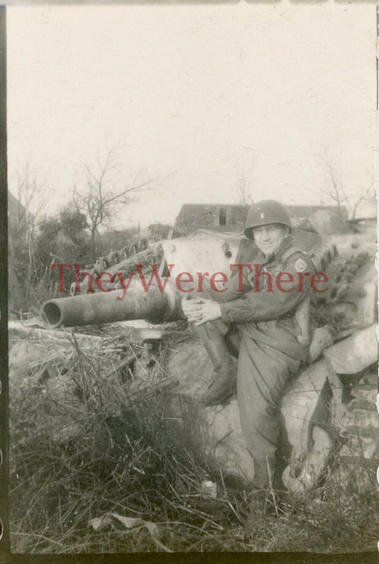 WWII photo- 97th ID- US Captured GERMAN STURMGESCHUTZ StuG III TANK Destroyer (4)