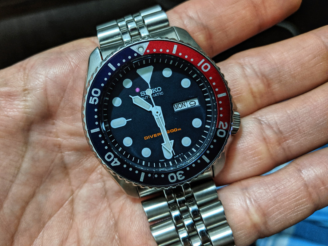 FS FS Discontinued Seiko SKX009 Pepsi 4R movement signed crown