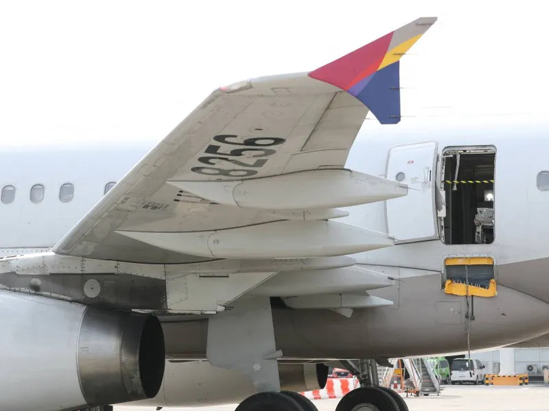 Pasajero explica por qué abrió la puerta de un avión en pleno vuelo