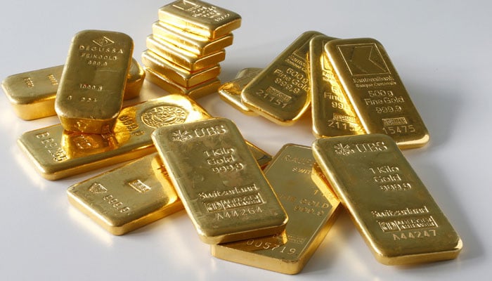 Gold prices fall by Rs2,400 per tola in Pakistan
