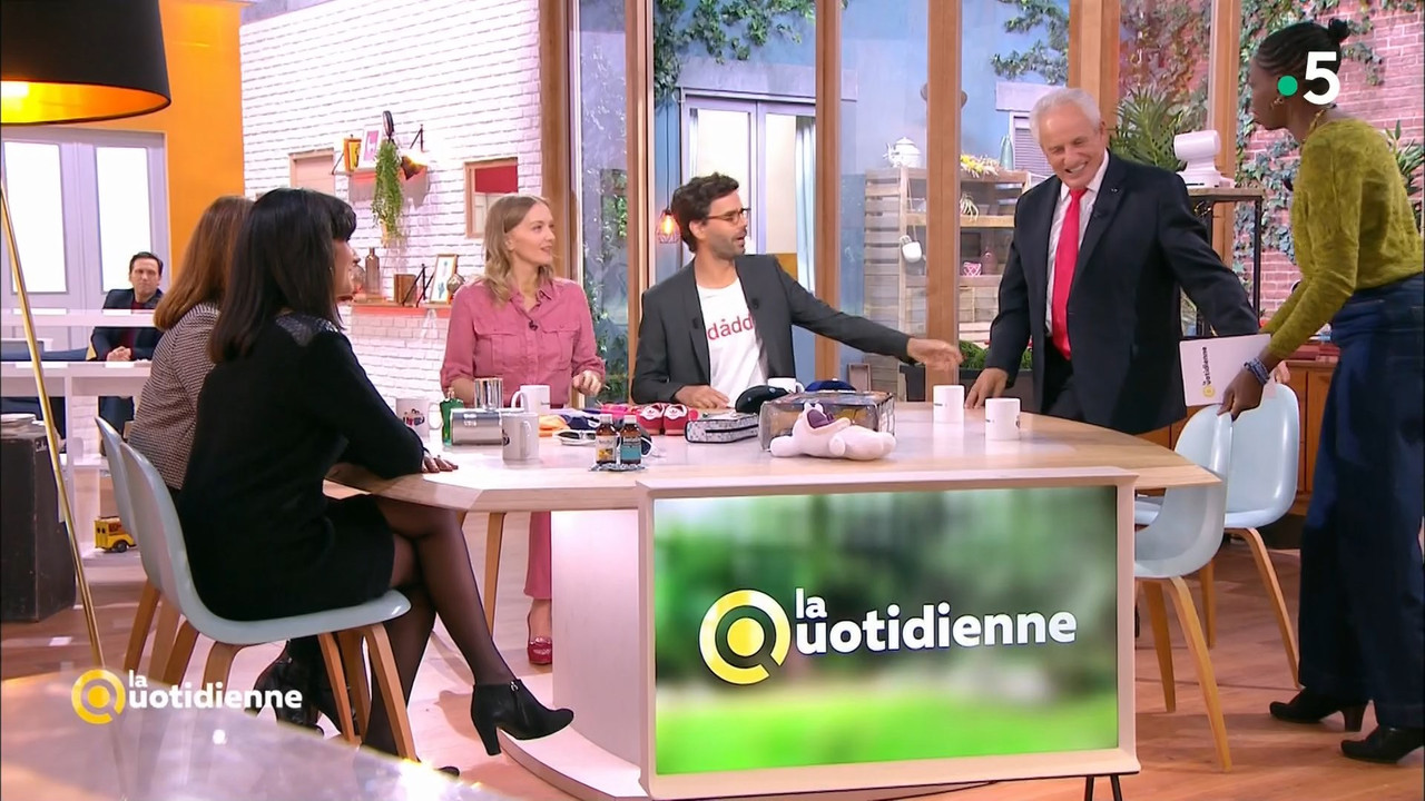 27 December - 10.45.00 - La quotidienne. Entourés d'experts-chro