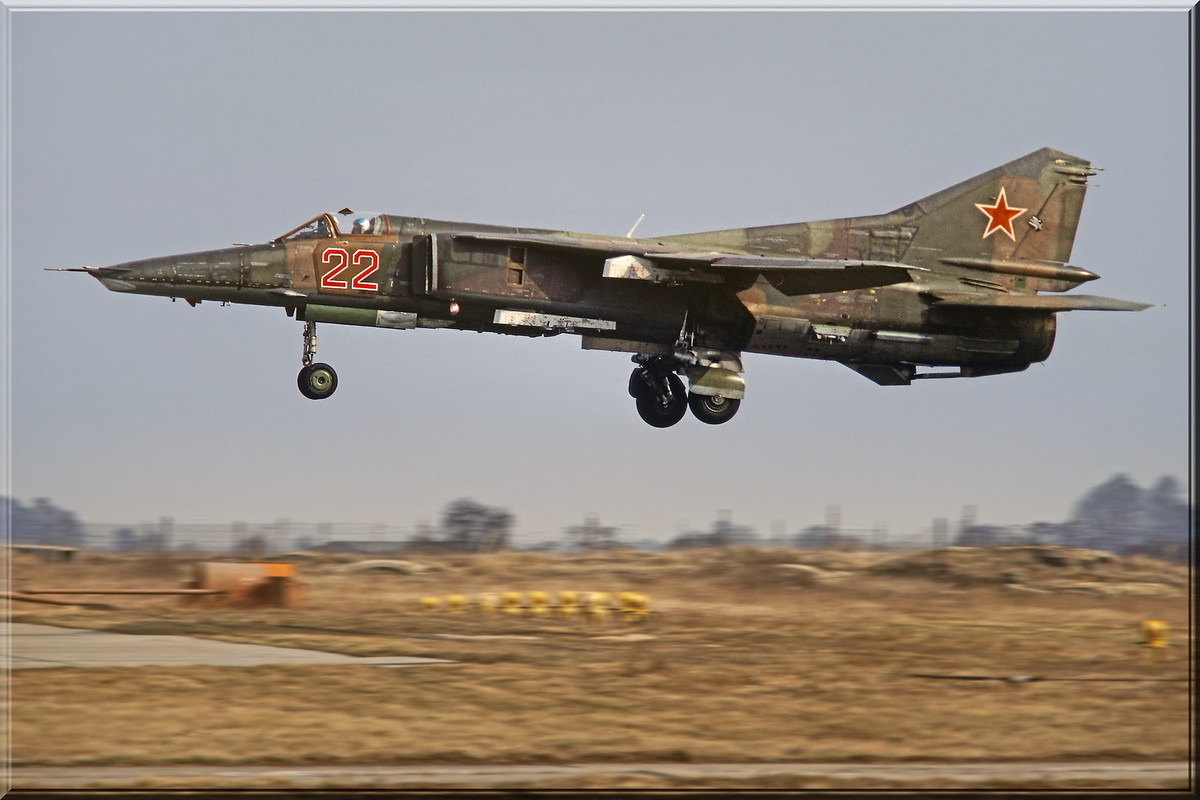 296 APIB Mig-27M 22 Red_83712538838, Frühling 1992