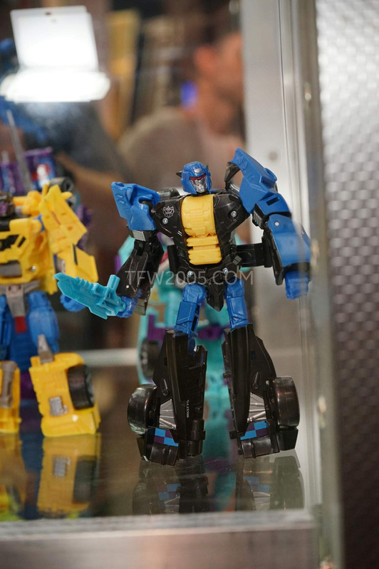 SDCC2015-Hasbro-Case-Transformers-Combiner-Wars-