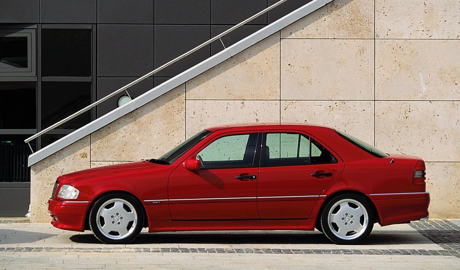 mercedes - C36 - O primeiro veículo desenvolvido em conjunto Mercedes-Benz e AMG 36