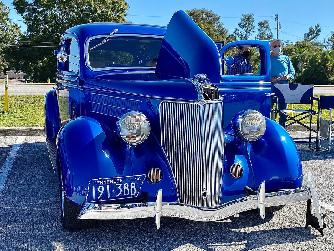 blue-vintage-car.jpg