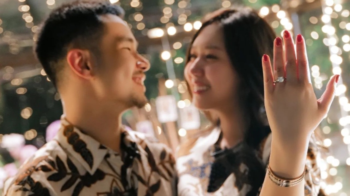 Momen lamaran Sisca Kohl dan Jess No Limot.