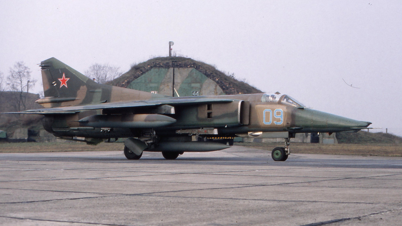 559 APIB Mig-27K 09 Blue_76802620120