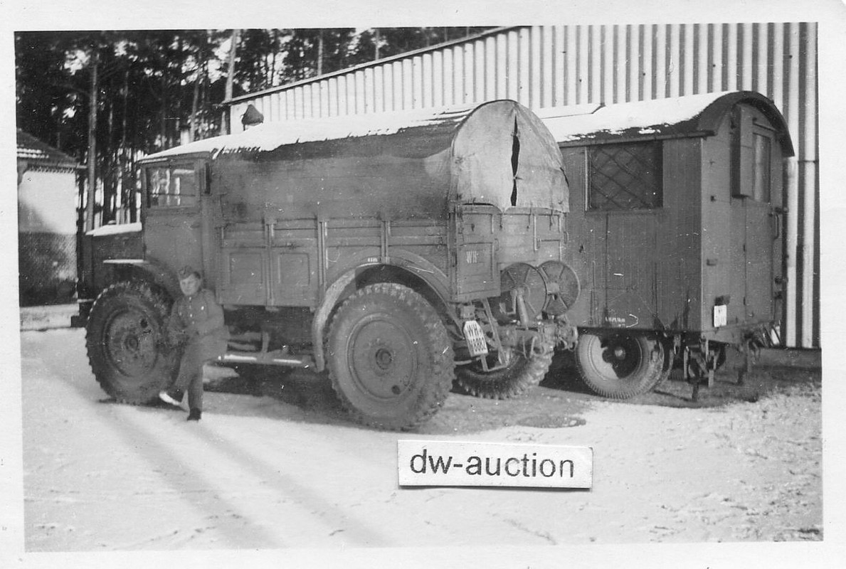 Sturmgeschütz Abt. mit tschechischem Beute Fahrz