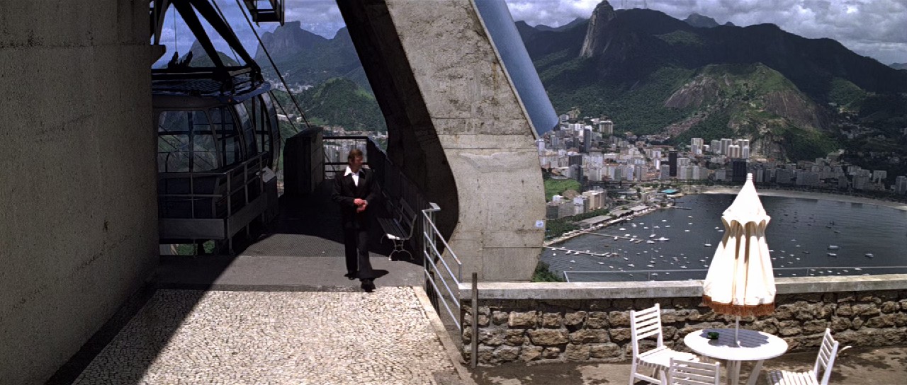 Moonraker-1979-Blu-Ray-Hindi-English-1080p-10bit-x265-HEVC-DDP-5-1-ESub-mkv-0003