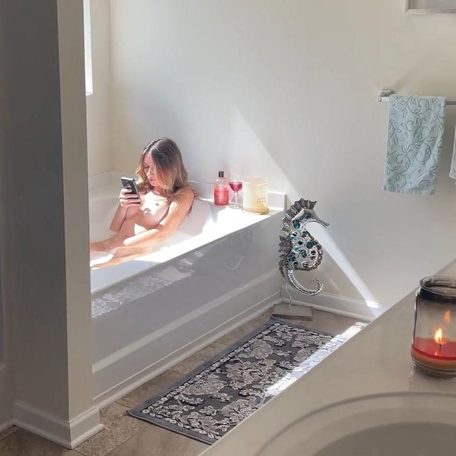 Caught My Stepsis Masturbating In Bath And Fuck Her 1