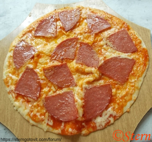 Тортилья с салями и салатом