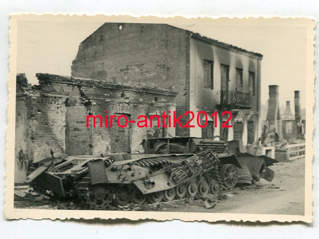 Foto, Wehrmacht, Nahaufnahme zerstörter  Panzer,