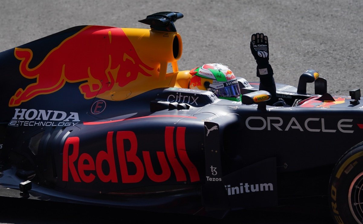 Checo Pérez se despide del Red Bull Show al ritmo de “Cielito Lindo”