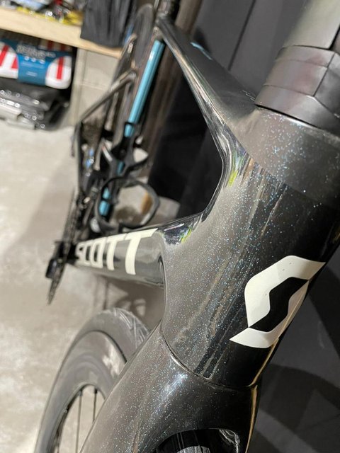 A7F9E6F9-E734-4E5A-BE24-BC6D939D7390