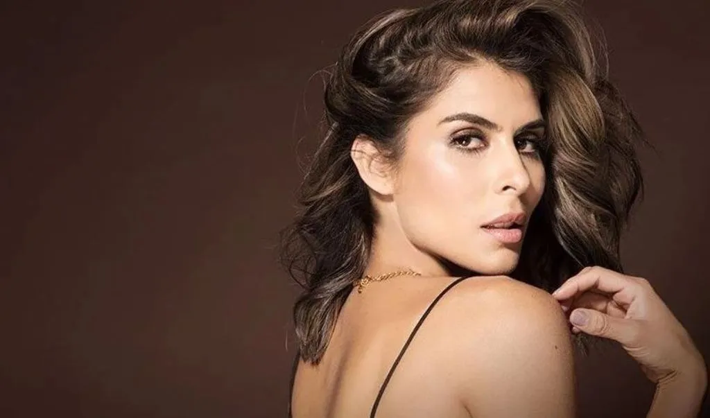 ¿Cuáles son las medidas de la cantante María León?