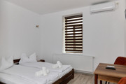 Fațada principală Casa Marko la lăsarea serii