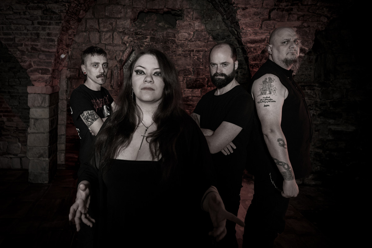 www.facebook.com/midnightmares.official