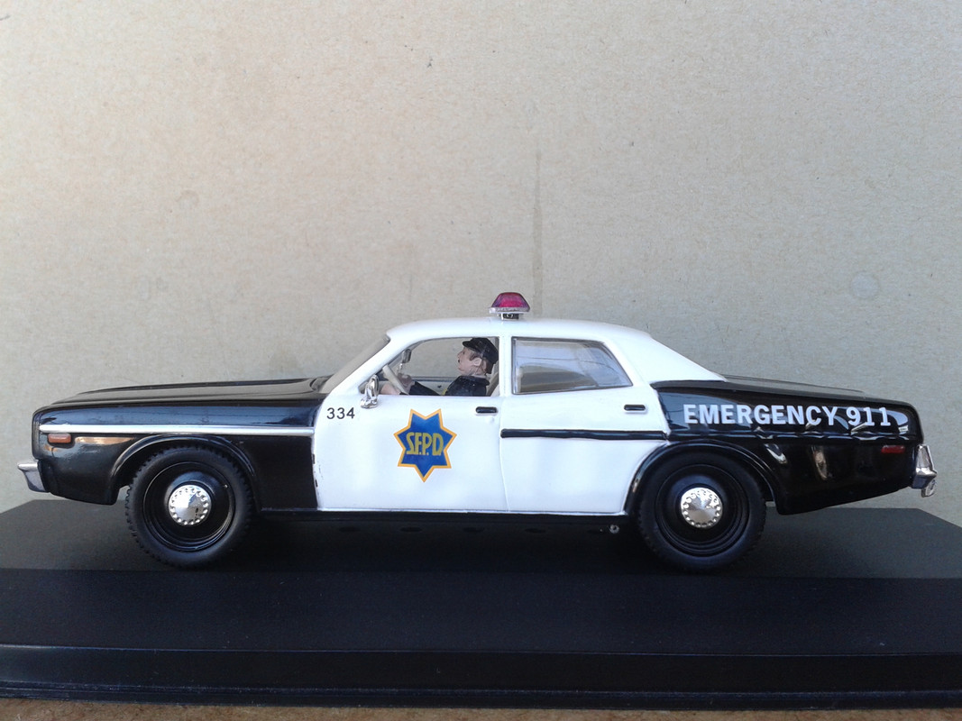 1977 Dodge Mónaco Mk IV Sedan 4 Puertas “Policía de San Francisco” (Universal Hobbies - DelPrado) (1