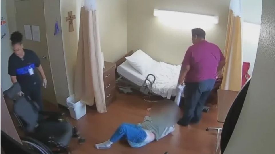 Trabajadoras de asilo golpean a abuelito de 87 años; todo quedó grabado
