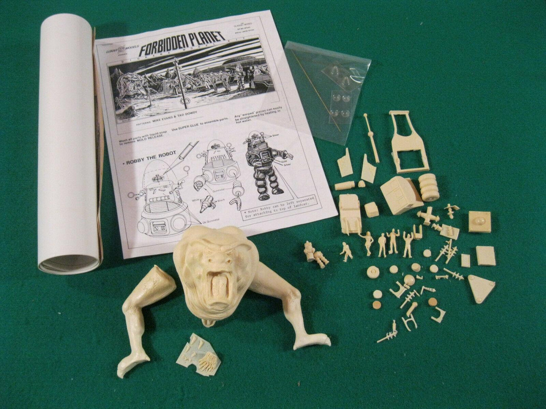 LUNAR MODELS BASE AND ACCESSORIES 2B