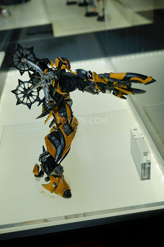 SDCC-2015-Comicave-Studios-Transformers-012