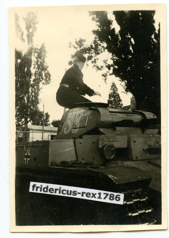 S17 Foto Panzer PzKpfw II mit Kennung Turmnummer S3 der 2 Pz. Abt. DR(4)