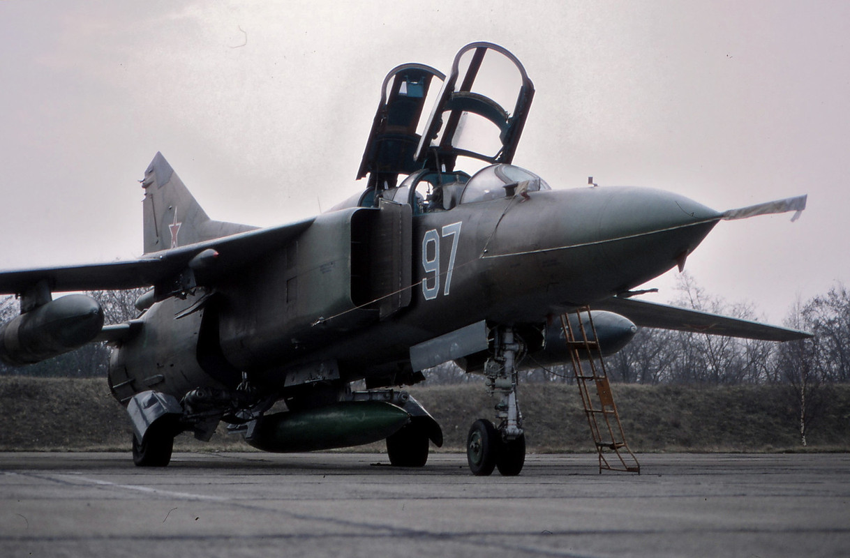559 APIB Mig-23UB 97 Blue_7902413
