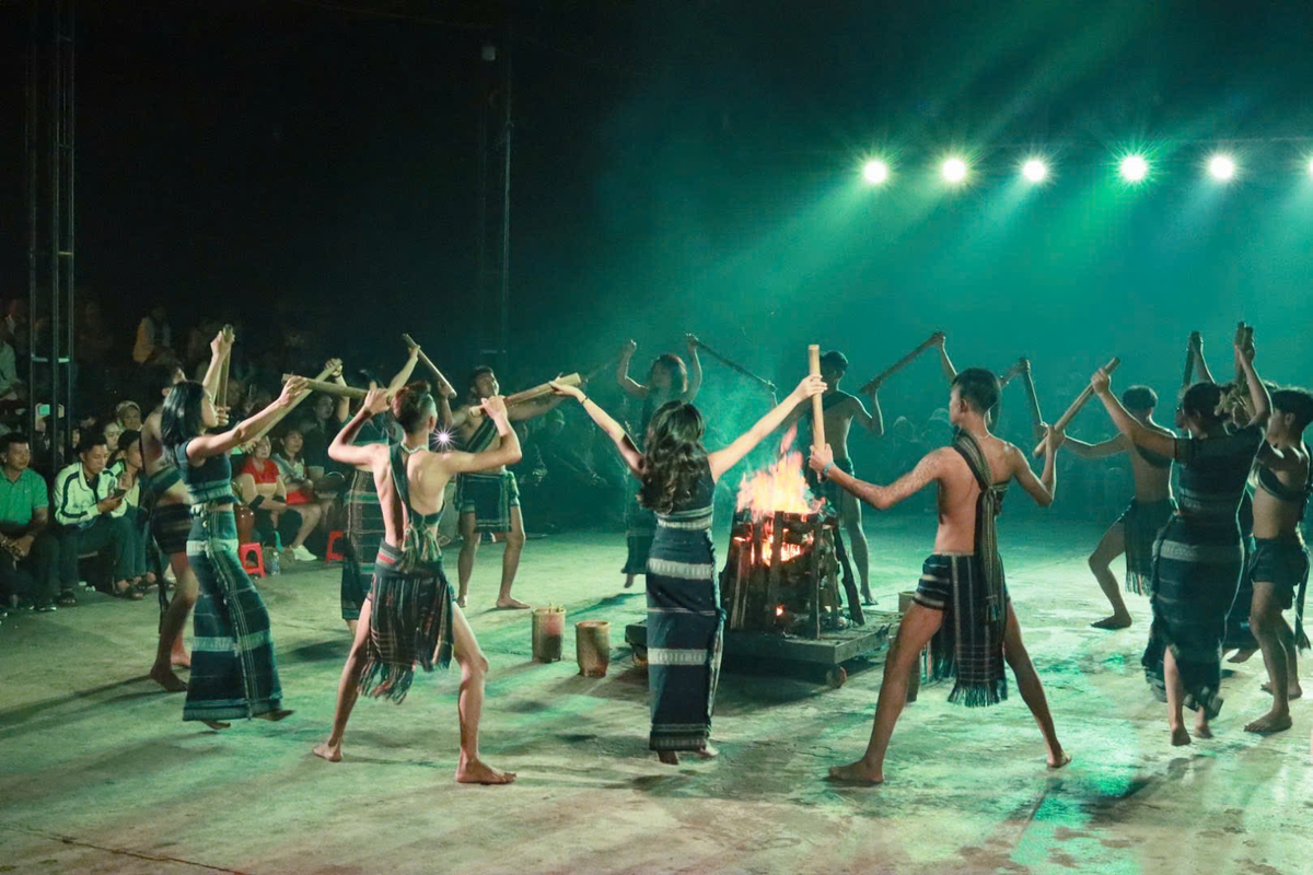 Giao lưu Cồng chiêng 1