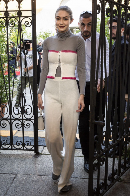 gigi-hadid-out-at-milan-fashion-week-09-21-2018-1