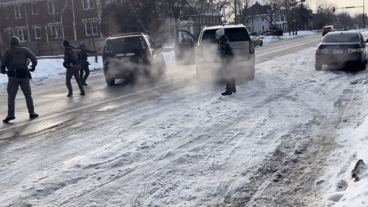 video shows ice officer jonathan ross shooting renee nicole good in her car during incident in minne