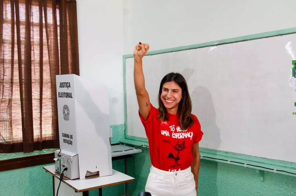 Candidata petista na seção de votação: pautas femininas e alinhamento com União - CREDITO: CAMPO GRANDE NEWS