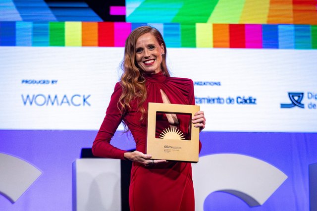 MARÍA CASTRO RECIBE EL PREMIO DE HONOR POR SU TRAYECTORIA EN EL SOUTH SERIES DE CÁDIZ