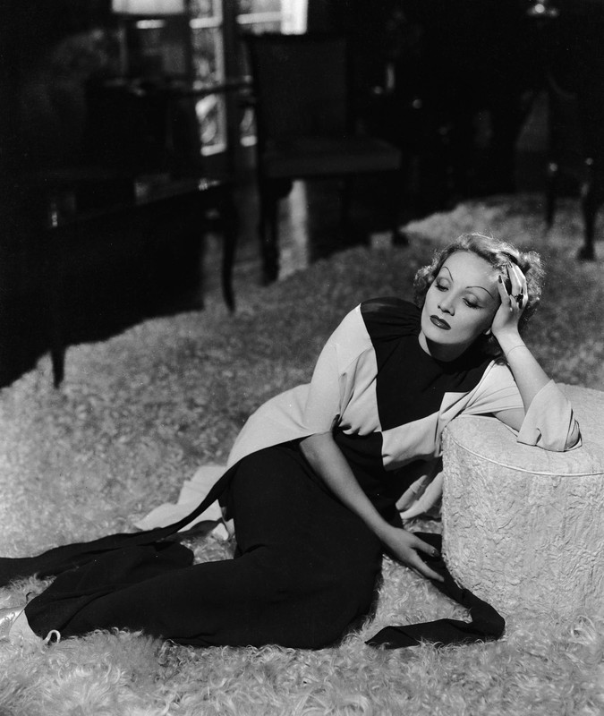 Marlene_Dietrich_b45