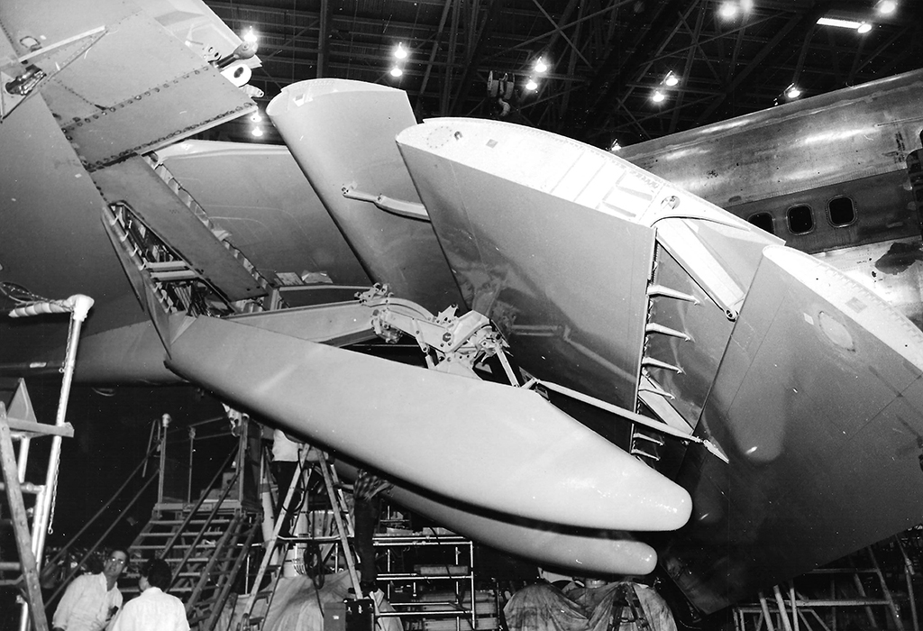 747-TL09-AWST-Archives.jpg