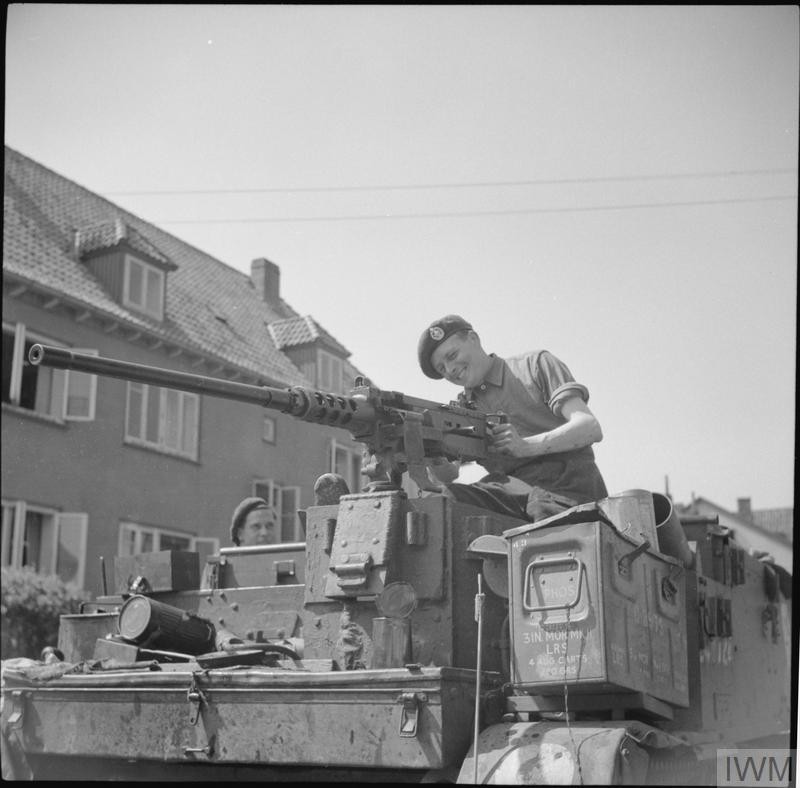 Universal Carrier, вооружённый 12,7-мм пулемётом М2HB 1-го батал