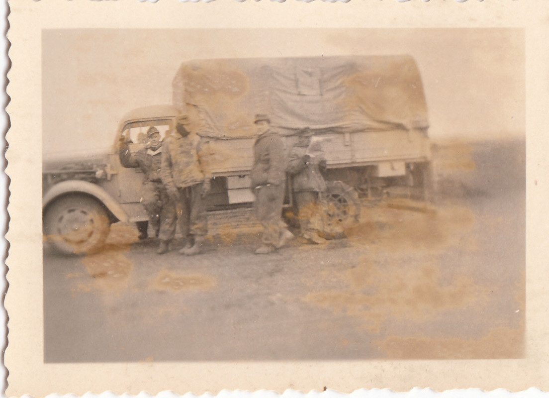 Foto - 2.WK - Rußland - Ostfront - Fahrzeuge SdKfz - Tarnjacke 1